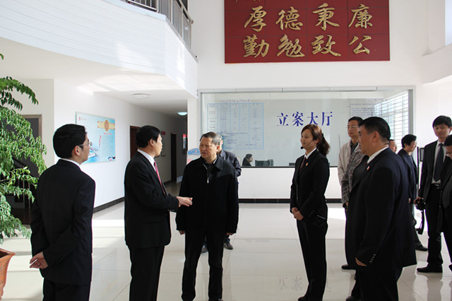 视察立案大厅.jpg